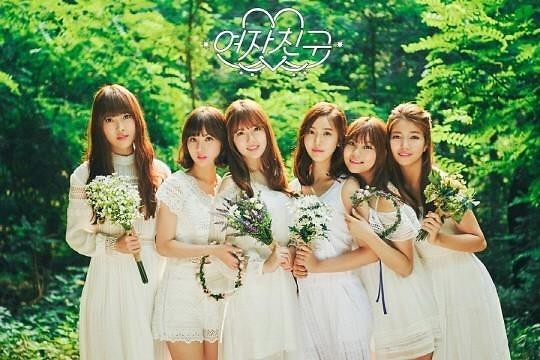 韩国女团“GFRIEND”公开了首张正式专辑《LOL》
