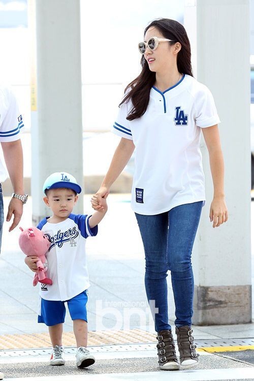 韩国演员李凡秀一家参加“2016 MLB全明星周”