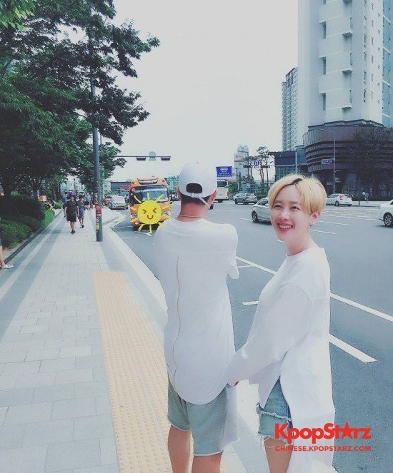 歌手星公开了与丈夫HaHa的合照