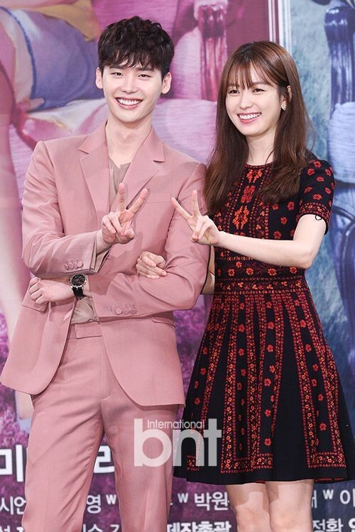 《W-两个世界》在首尔上岩洞MBC新大楼举行制作发布会