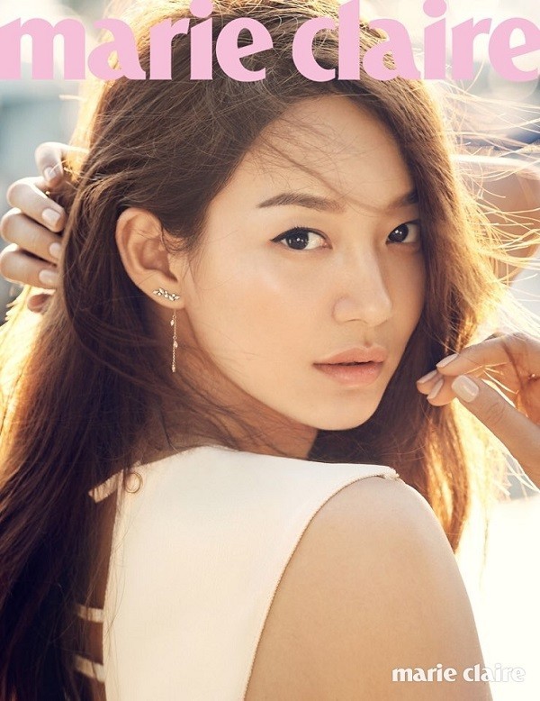 《Marie Claire》发布了一组演员申敏儿为该杂志拍摄的8月刊写真