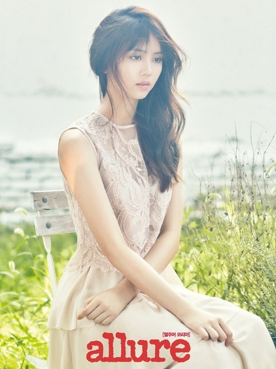《allure korea》方面公开了一张演员金所炫的写真