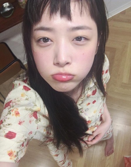 雪莉重启Instagram并上传一张自拍照，吸引大众关注