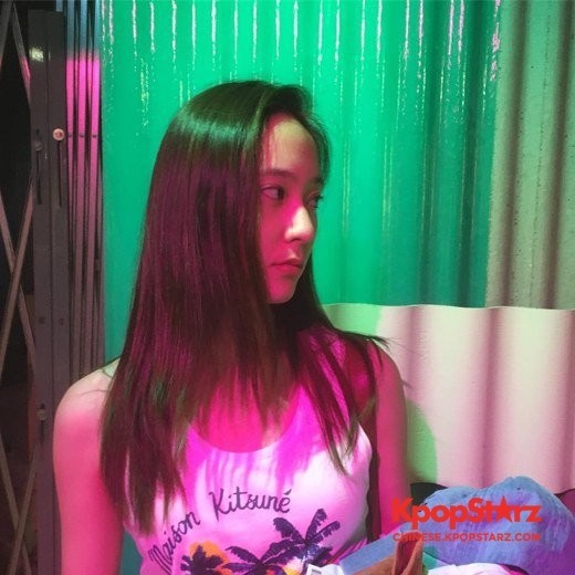 f(x)成员Krystal通过个人Instagram公开了近况