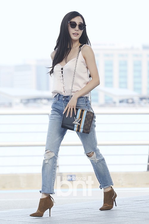泰妍、Tiffany为参加“KCON 2016 LA"演唱会，由仁川国际机场前往美国