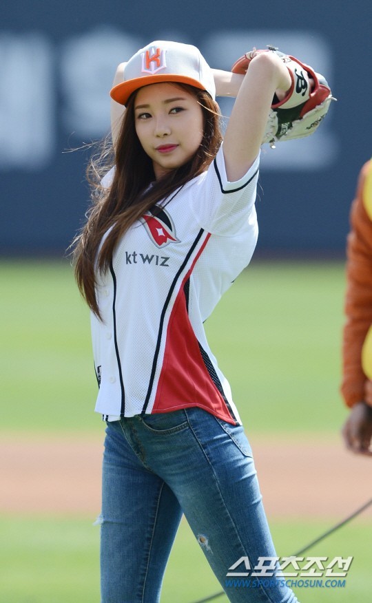 C.I.V.A成员尹彩暻将出席APRIL的演唱会“Dream Land”