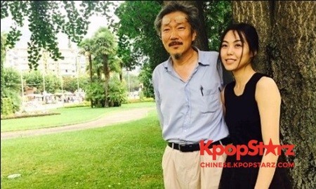 被不伦传闻包围的金敏喜和导演洪尚秀秘密回国