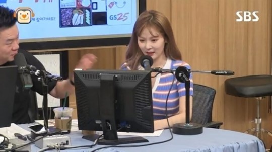 泫雅做客《两点出逃Cultwo Show》，并宣传新曲《How’s This?》