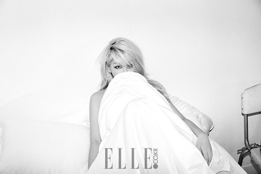 2NE1成员CL为某时尚杂志拍摄的9月号封面正式公开