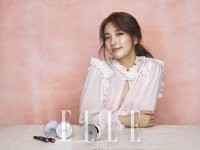 《ELLE》中国方面在微博发布了一组艺人秀智的9月刊写真