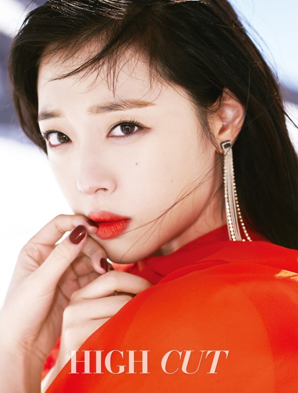 《HIGH CUT》公开了由演员雪莉拍摄的一组写真