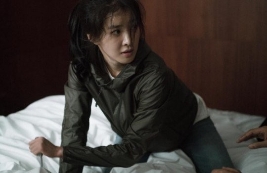 演员李诗英公开了新电影拍摄现场的照片