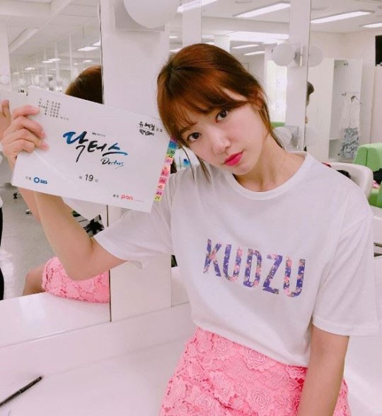 演员朴信惠在SNS发布一张照片