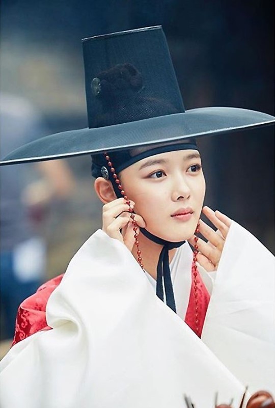 《云画的月光》於本日在官方Instagram上发布了多张照片