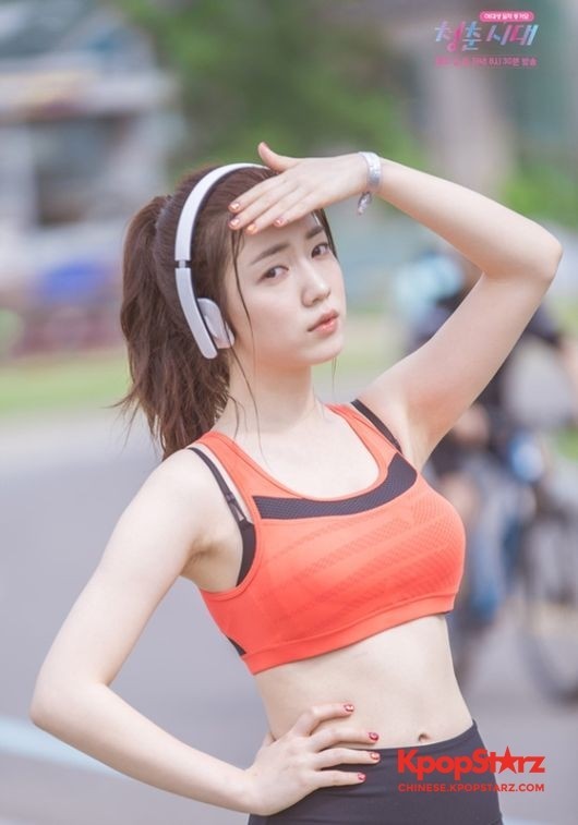 刘花英不再是女团成员，而是变身为演员