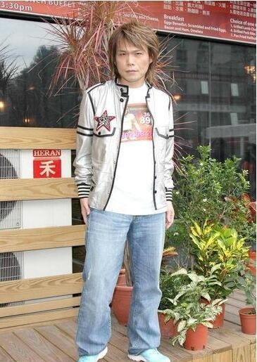 48岁伍佰有近照吗？个人资料有吗？