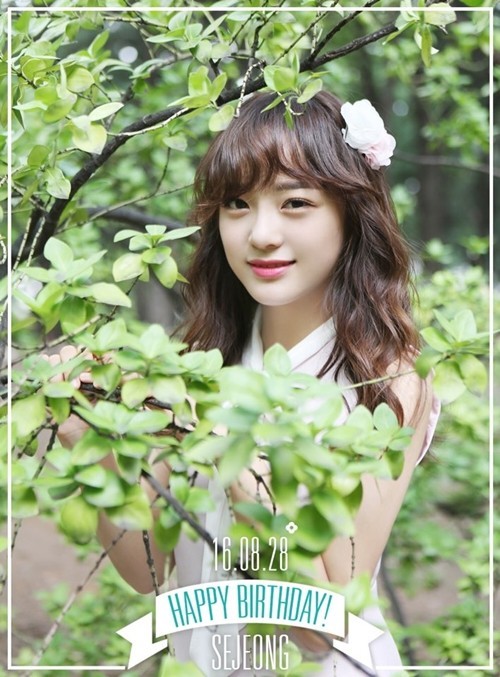 女团gugudan成员世正的庆生照公开