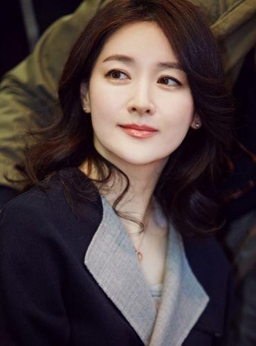 韩国“氧气美女”李英爱出道至今将满30年