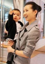 董洁与潘粤明的儿子叫什么，是哪一年出生的