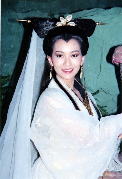 赵雅芝 是哪一年参演《新白娘子传奇》！