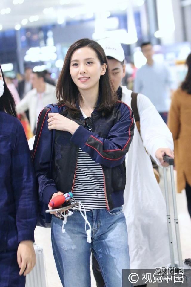 刘诗诗穿破洞牛仔裤亮相有网友却嘲笑吴奇隆，为什么哩？