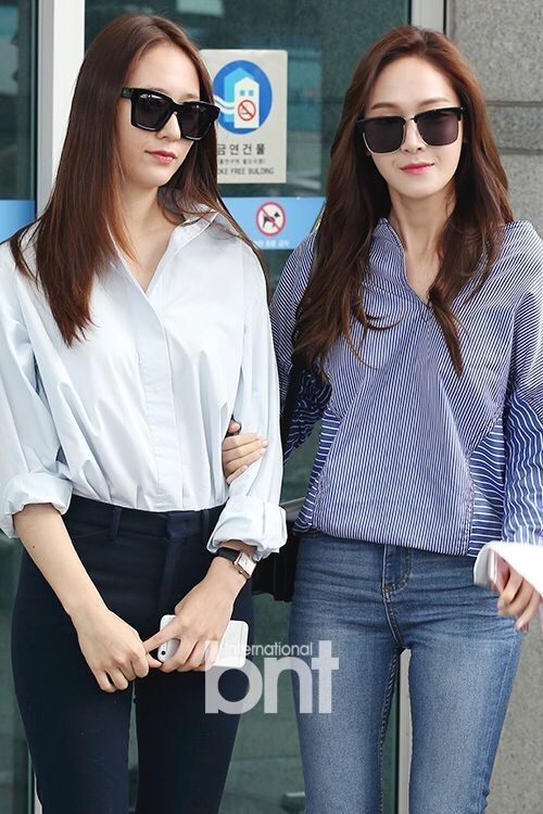 韩国歌手Jessica、Krystal前往中国香港出席活动