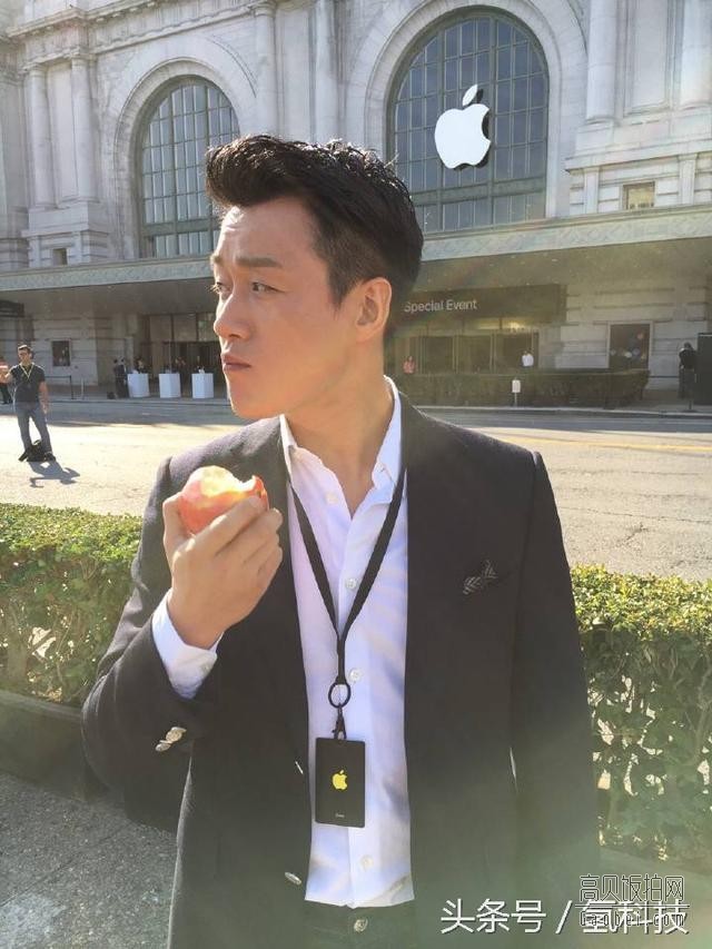 佟大为现身iPhone7发布会现场