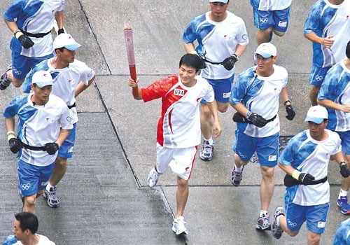 刘德华在香港传递火炬手？是08年奥运会吗？