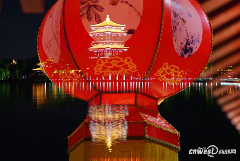 央视中秋晚会举办地大唐芙蓉园夜色美如画