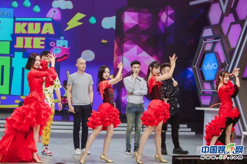 SNH48与知名艺人共同亮相湖南卫视《快乐大本营》