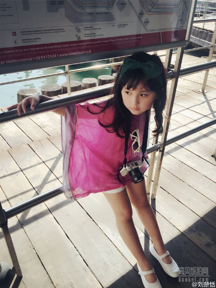 扮演小芈月的刘楚恬晒出一组出游照
