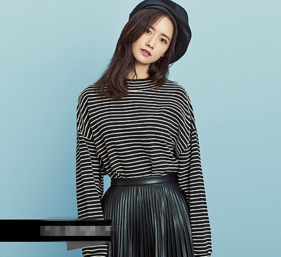 少女时代成员允儿公开了一组时尚画报