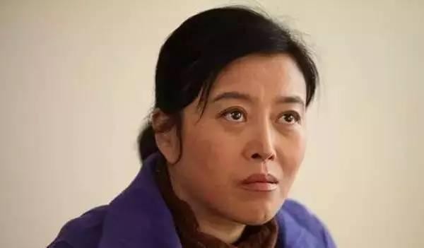 丁嘉丽为捧红孙红雷下跪，未婚先孕无奈堕胎 现在皈依佛门了？