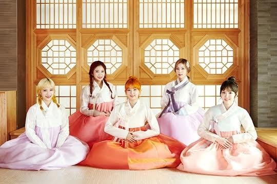 女团Red Velvet发布了穿韩服拍摄的写真照