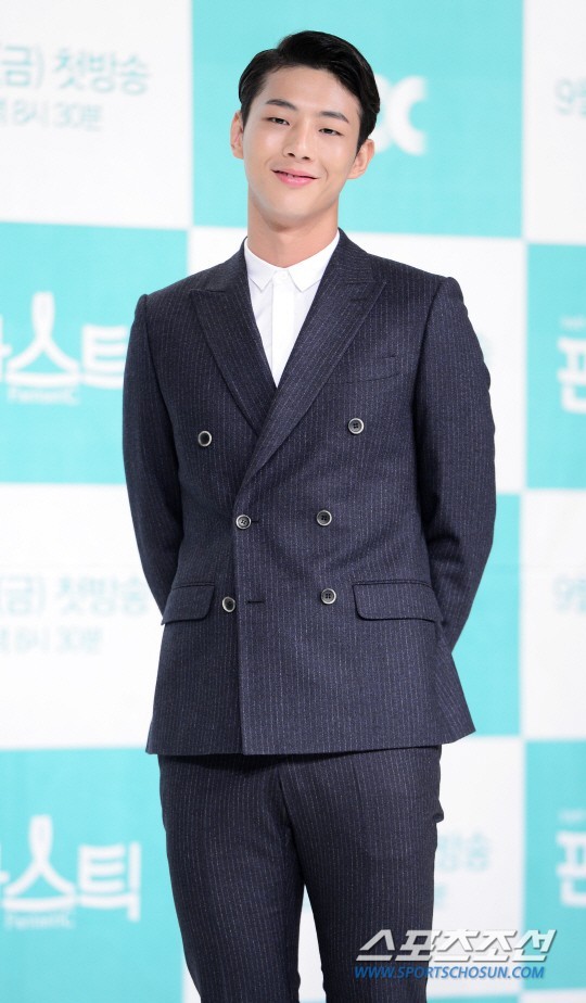 演员金志洙（Jisoo）于昨日因急性骨髓炎进行手术