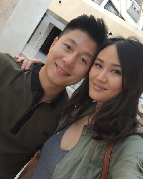 李小鹏在微博上晒出和妻子、儿女的照片