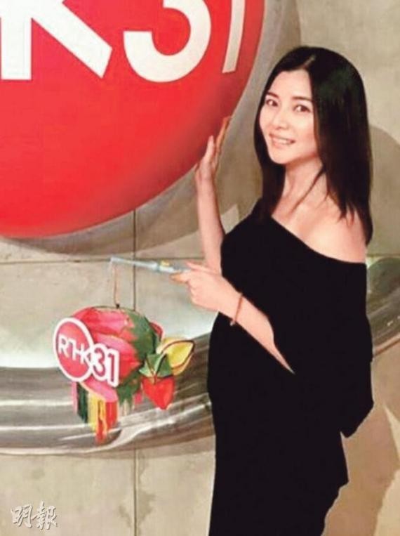 蒙嘉慧（YoTo）自从嫁了郑伊健后，幸福令她日渐发胖
