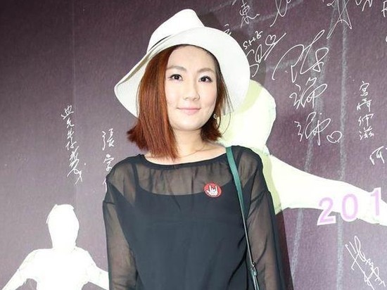 女子团体S.H.E成员Selina近日接受内地媒体专访