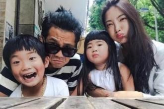 吴速玲18日在脸书上发文，讲自己带Joe和Grace逛街买书