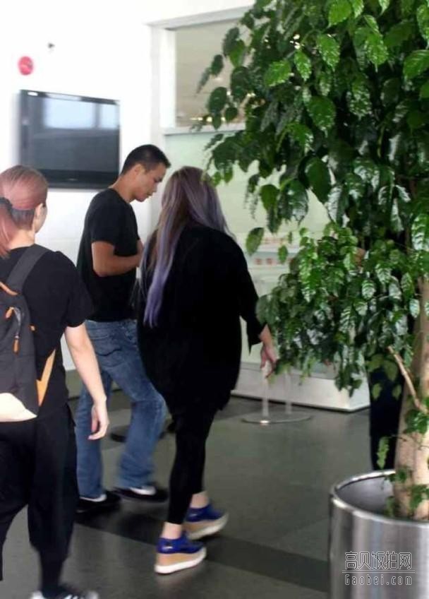 张惠妹越来越肥了下车要人搀扶？