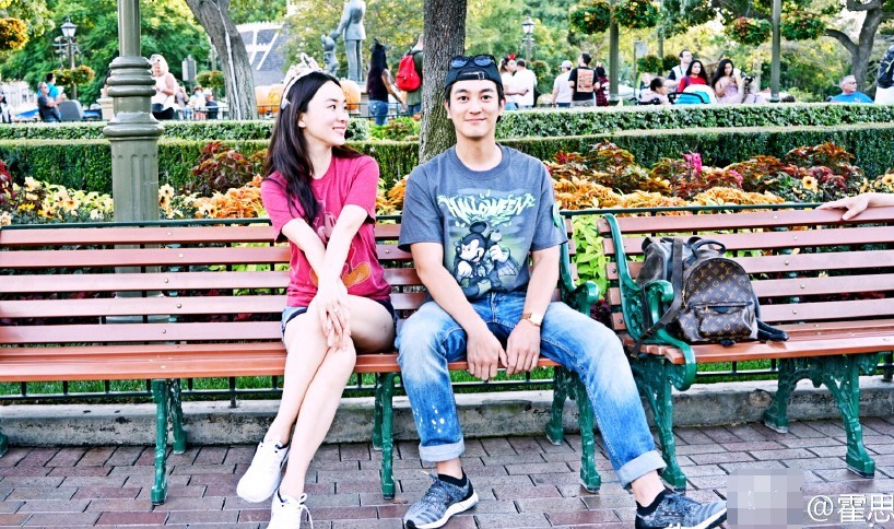 霍思燕一家在迪士尼游玩了，却被辣妈抢镜了？