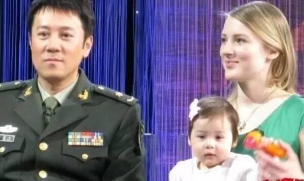 蔡国庆竟然有个7岁儿子了，那他妻子是谁？