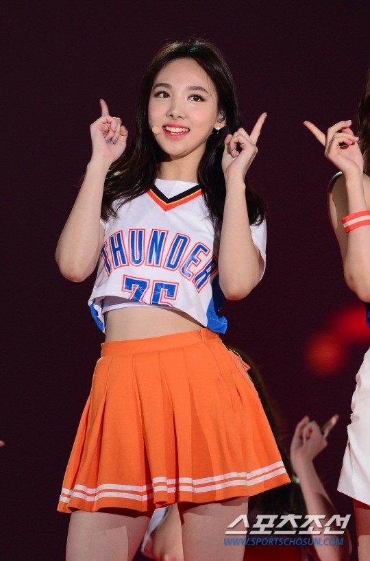 女团TWICE成员娜琏今日（9月22日）的生日