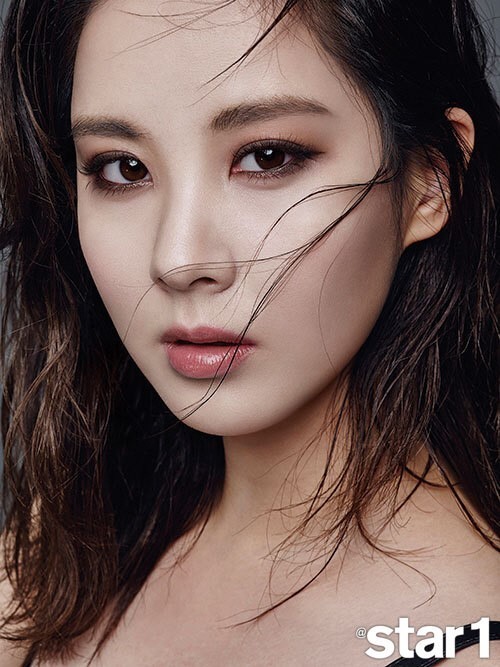 时尚杂志《@star1》公开徐玄拍摄的10月刊写真