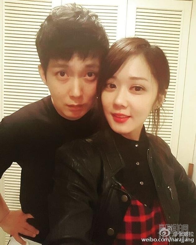 演员张娜拉在微博晒出与哥哥张成源的两张合影