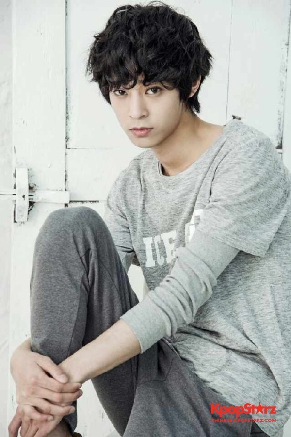 郑俊英又被曝出对女友身体部位进行偷拍