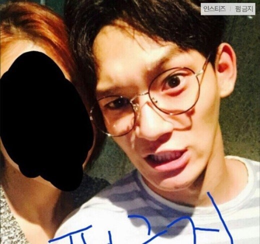 Chen与一名女性的一组亲密合影最近在韩国网络流传