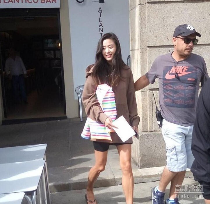 全智贤与李敏镐在西班牙拍摄《蓝色大海的传说》