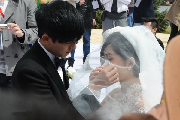 谢娜与张杰是在哪一年认识的，哪一年结婚的？