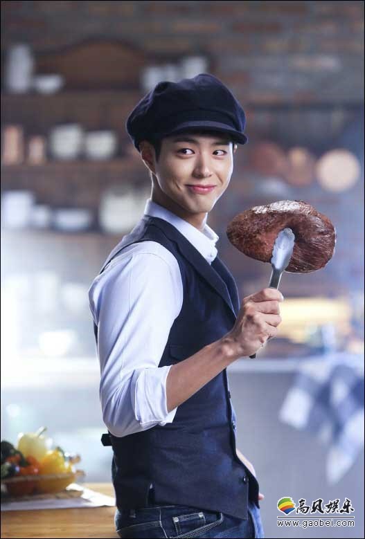 演员朴宝剑在《云画的月光》中饰演深情的王世子